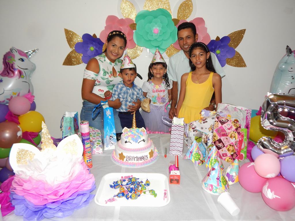 Anna Soto, Jimmy Victoria, Brithany Tejada, Victoria Sotto y Samuel Victoria Sotto